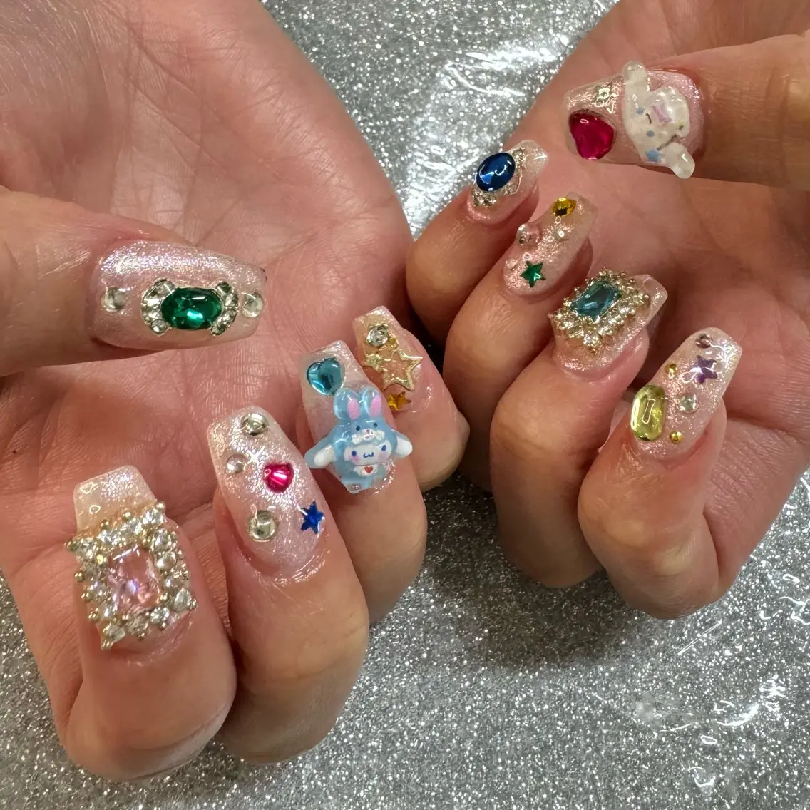ネイル ハンドネイル VIERU 🌈🎀💖のネイルデザイン