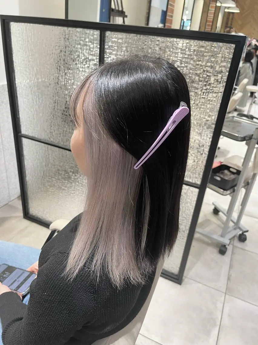 ロング カラー ベージュカラー インナーカラー ホワイトベージュ ヘアカラー 吉原葵/ハイトーン /インナーカラーのヘアスタイル