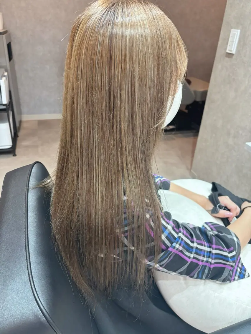 ロング ヘアカラー Mina Akiyamaのヘアスタイル