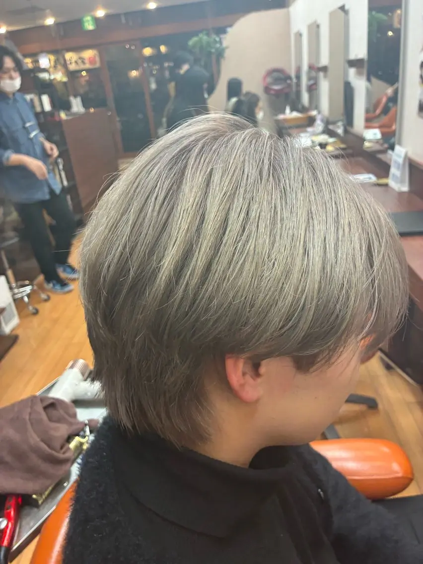 カラー グレージュ ルキ🌈ブリーチカラ ー&メンズパーマ🦄のヘアスタイル