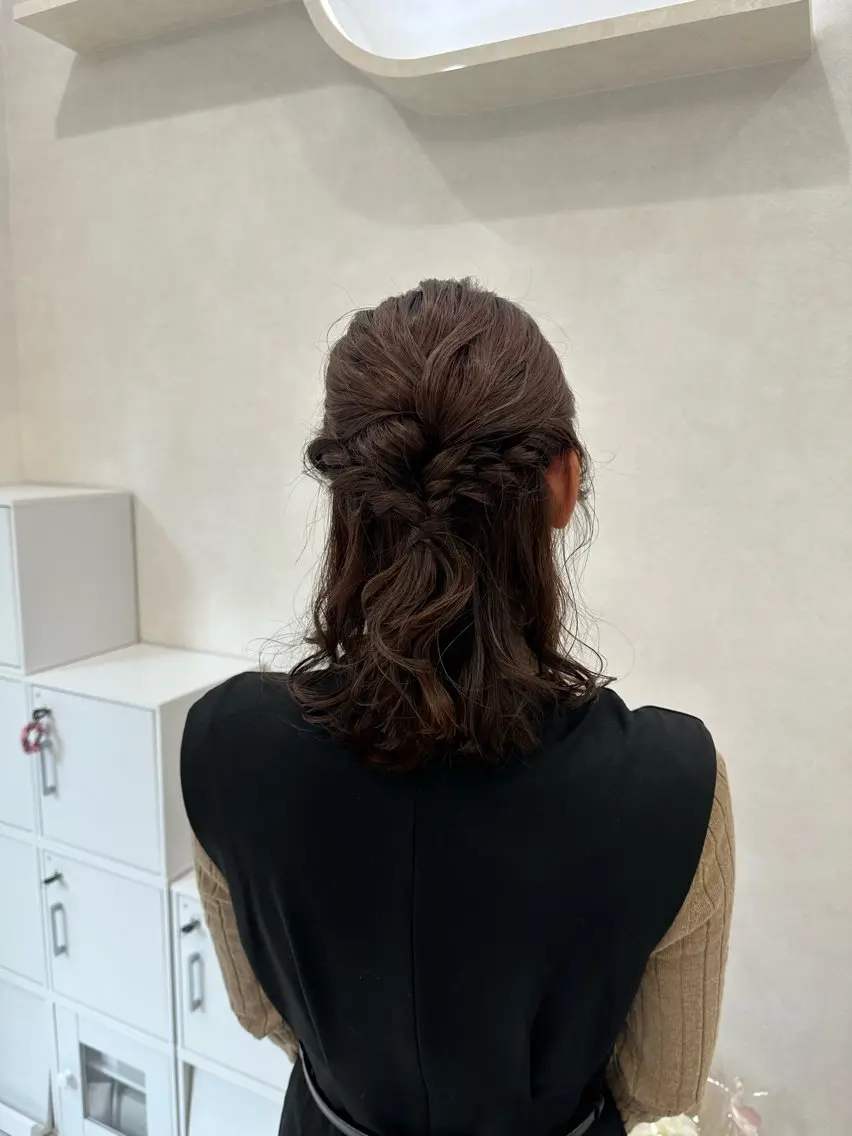 ミディアム ヘアアレンジ ハーフアップ ヘアセット アッシュカラーやアレ ンジ得意🌿RIKOのヘアスタイル