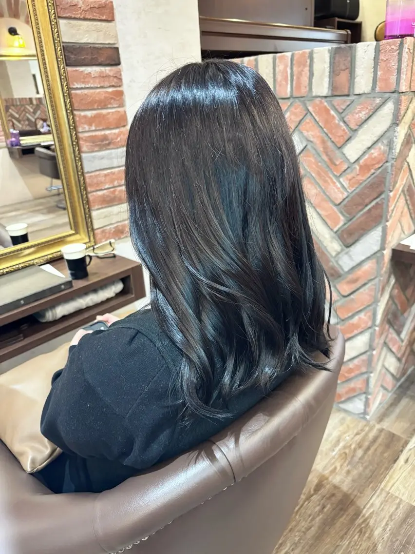 カラー 黒髪 FAVOR kahoのヘアスタイル