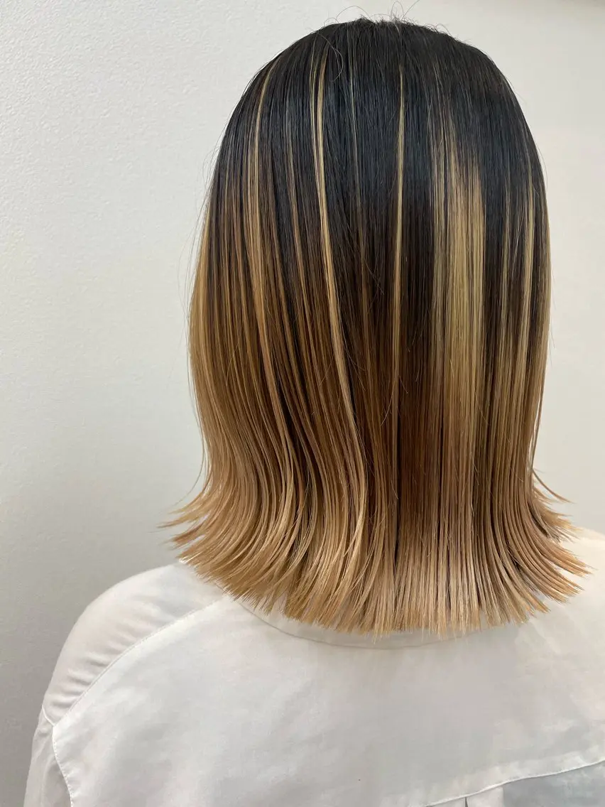 ミディアム ボブ レイヤーカット 外ハネヘア 艶カラー🌙縮毛矯正 /ボブ【Reina】のヘアスタイル
