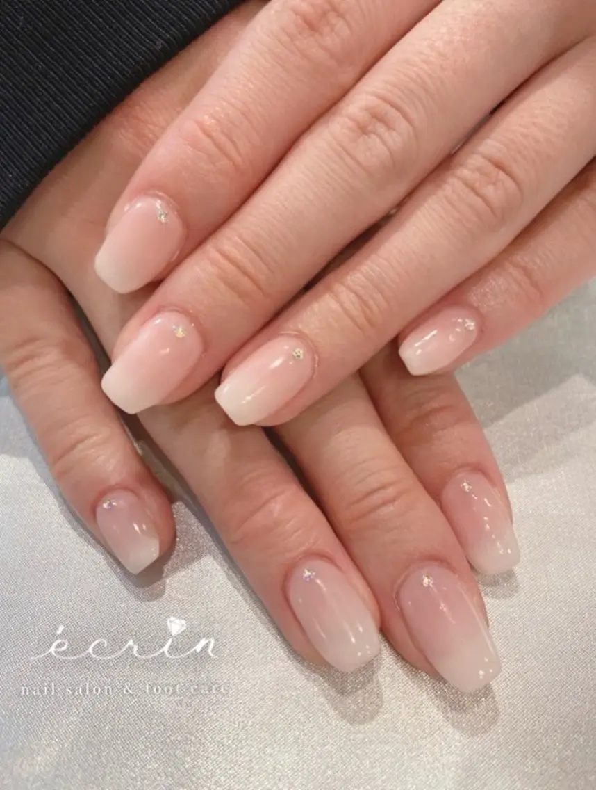 💅ふわっと白グラデ(オフ500円)の写真