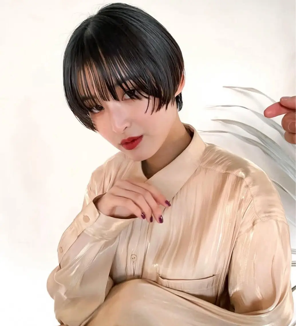 ショート レイヤーカット ショートヘア 小顔カット ショートカット特化 美容師/池袋ももなのヘアスタイル
