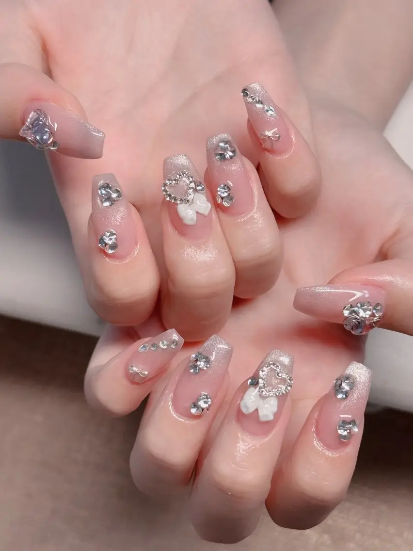 ネイル オーロラネイル フレンチネイル ジェルネイル ハロウィン キラキラネイル ハンドネイル H.baby Nail Salonのネイルデザイン