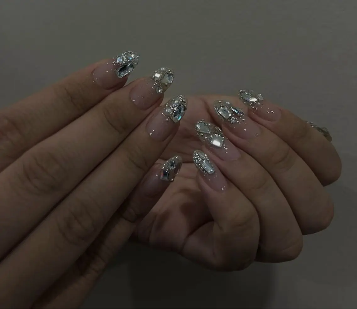 ネイル アートネイル オーロラネイル チークネイル フレンチネイル ガラスフレンチ ハンドネイル 🎀YooLi Nail salonのネイルデザイン