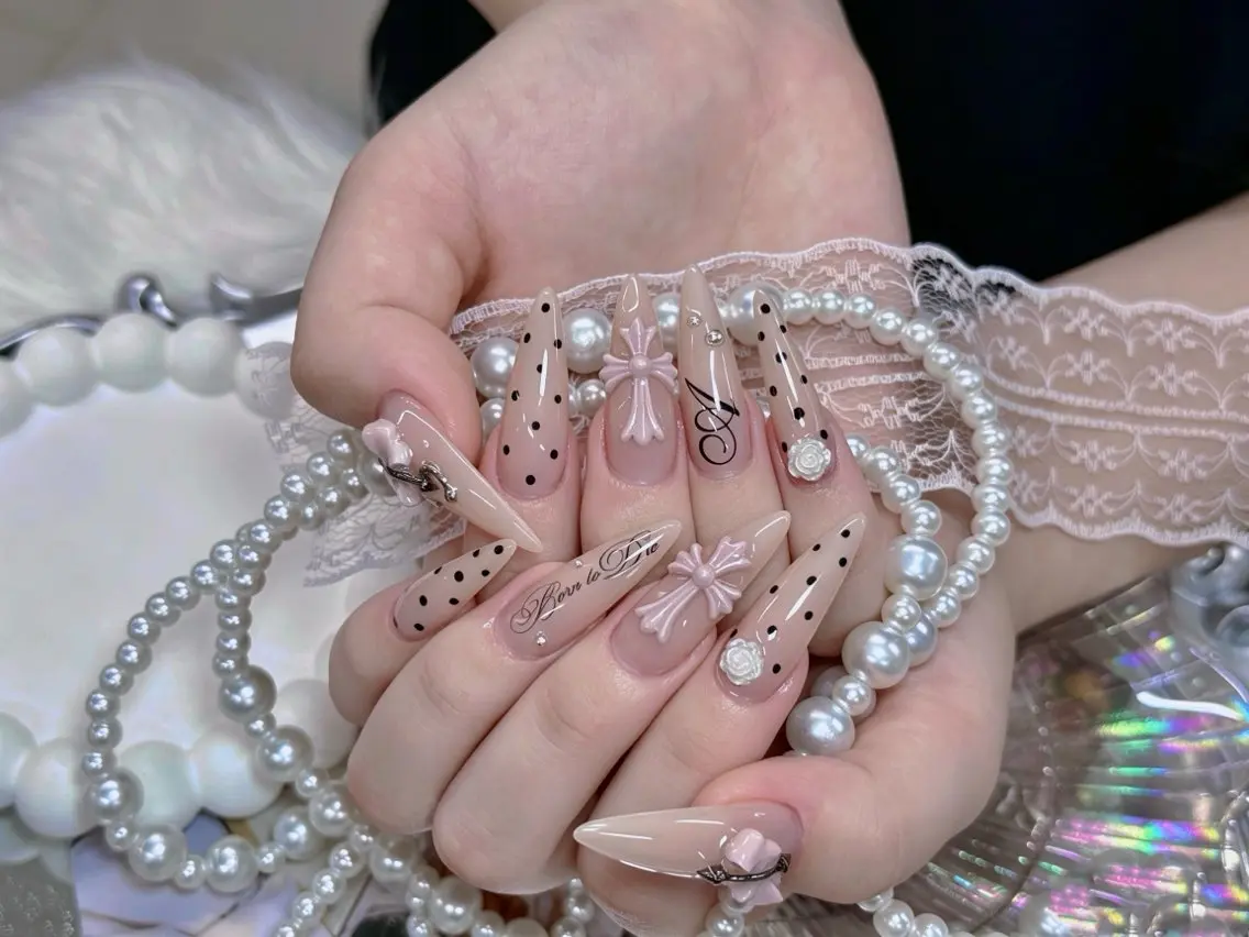 ネイル オーロラネイル チークネイル 長さ出し フットネイル フレンチネイル ハンドネイル Rola kira 麗のネイルデザイン