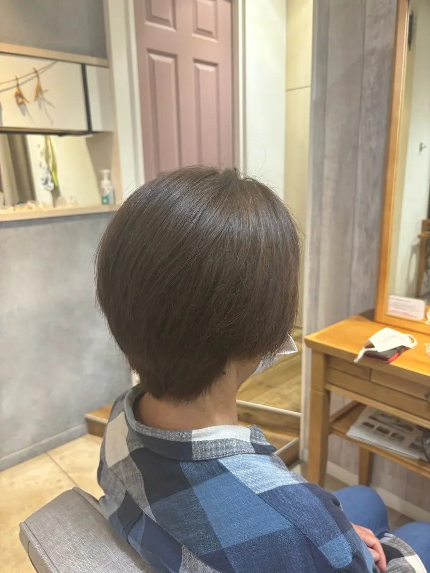 ショート 飯岡 セナのヘアスタイル