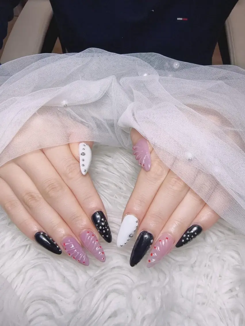 ネイル Queen Nail 研修生のネイルデザイン