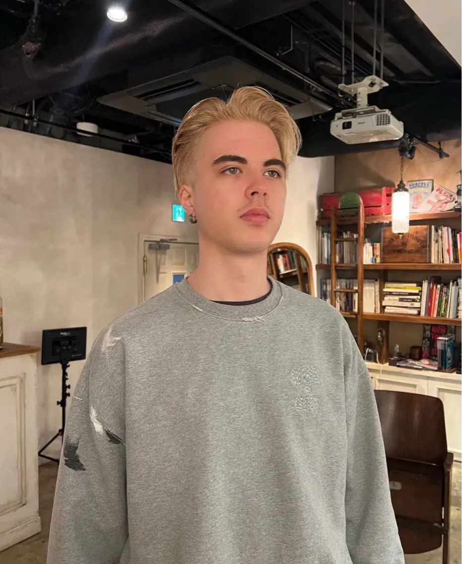 ショート カラー ベージュカラー ブリーチ カット ヘアカラー さくらい まりこのヘアスタイル