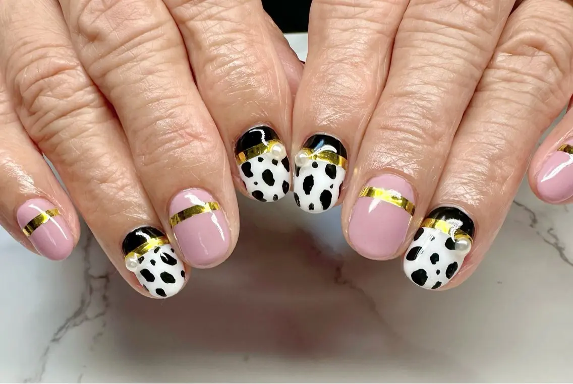 ネイル アニマル柄 チークネイル フレンチネイル キラキラネイル マグネットネイル Mai’s nailのネイルデザイン