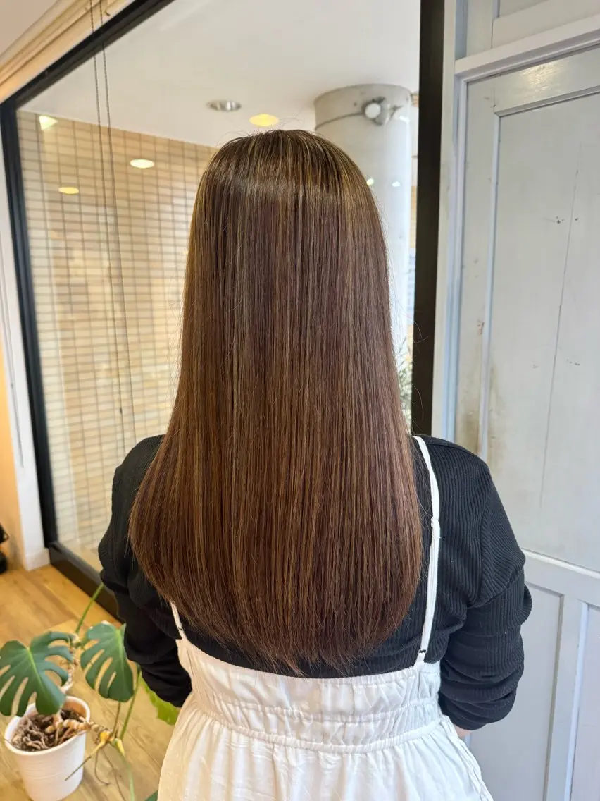 ロング カラー ベージュカラー ハイライトカラー オリーブベージュ ハイライト ヘアカラー トリートメント ツキダテ ユイのヘアスタイル