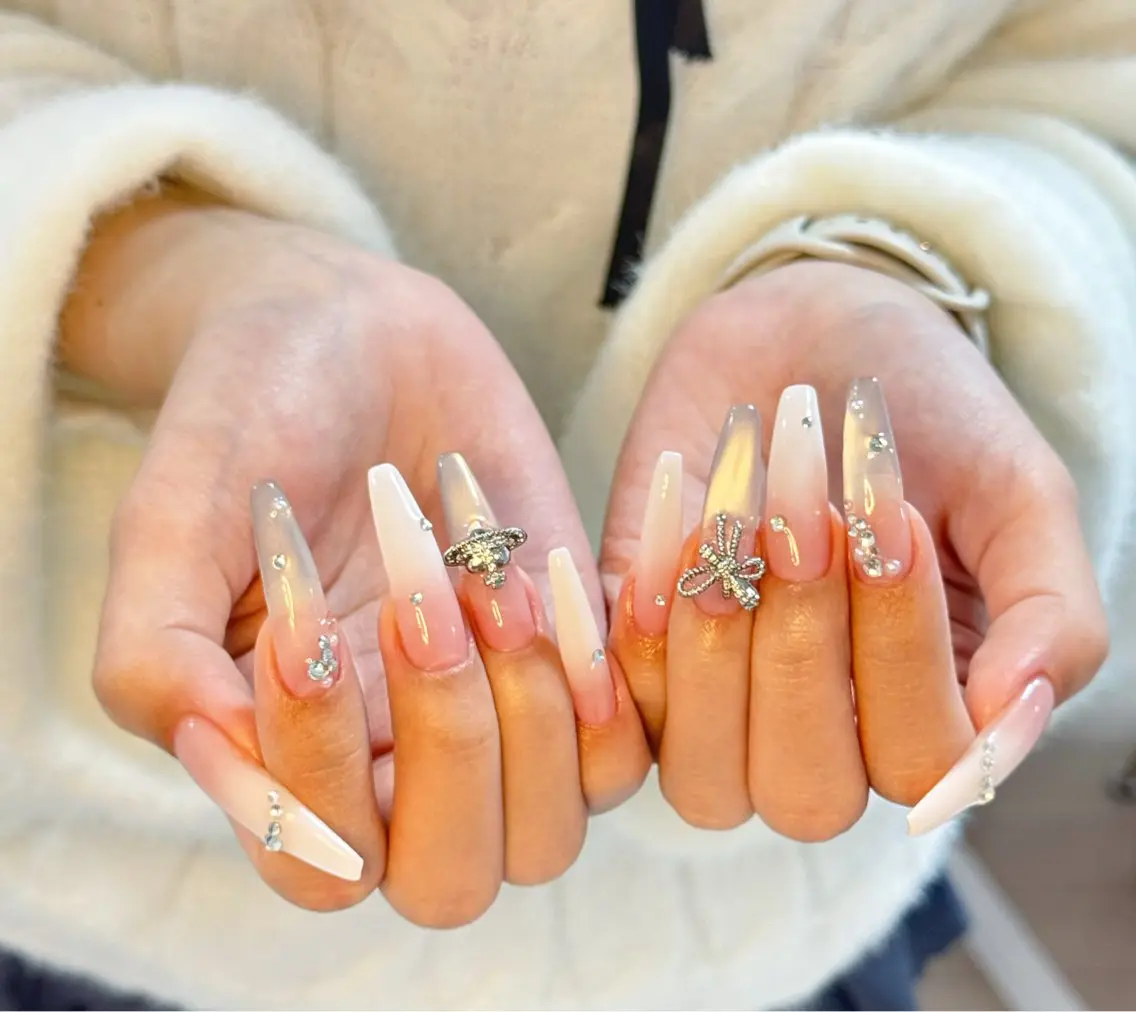 ネイル アートネイル オーロラネイル チークネイル フレンチネイル ガラスフレンチ ハンドネイル 🎀🎀YooLi Nail Salonのネイルデザイン
