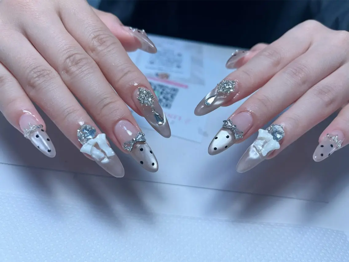 ネイル 成人式 フラッシュネイル フットネイル ジェルネイル 卒業式 ハンドネイル 心斎橋Mione nail salonのネイルデザイン