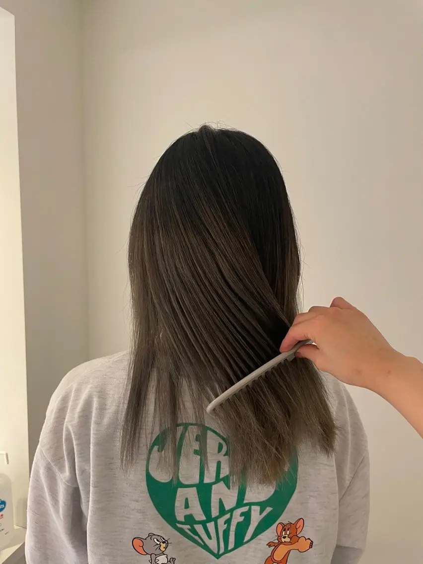 セミロング カラー バレイヤージュ レイヤーカット ヘアカラー 🦋カラーモデル募集 🦋荒木彩花のヘアスタイル