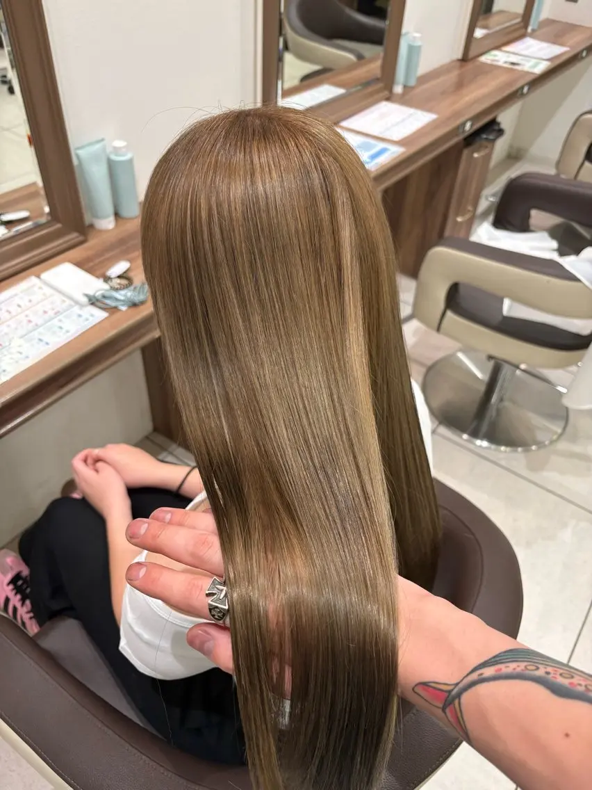 カラー ブリーチ ハイトーンカラー ヘアカラー 黒澤 凌空のヘアスタイル