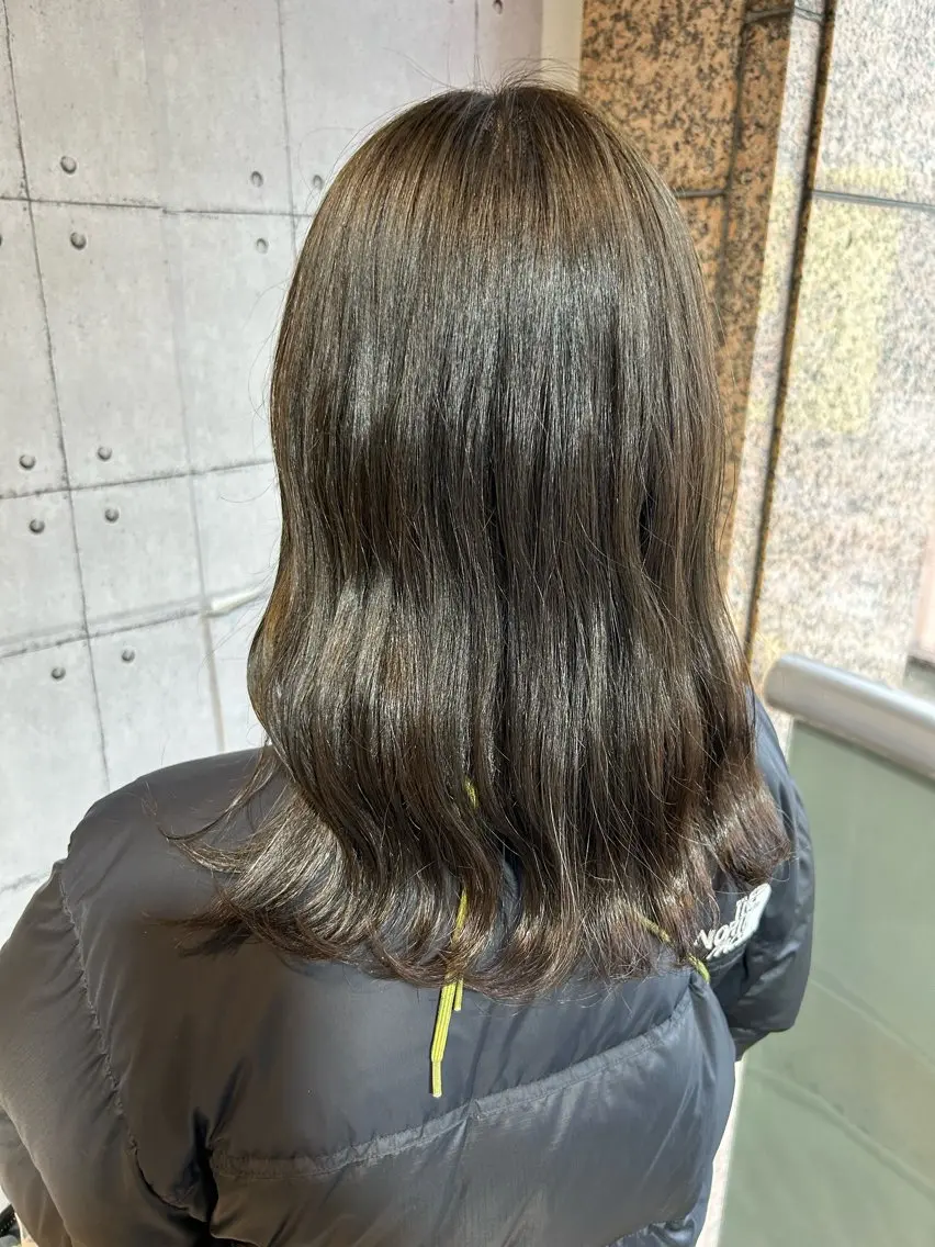 セミロング カラー 中井 茅佳のヘアスタイル