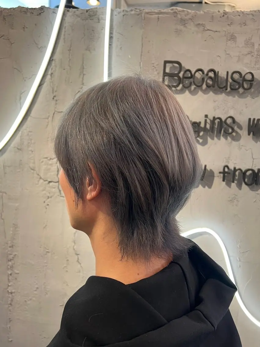 カラー メンズ メンズブリーチ メンズハイトーン メンズウルフカット ブリーチ 透明感カラー カット ヘアカラー トリートメント いぐちしょうた🫧 VISAGEbaskのヘアスタイル
