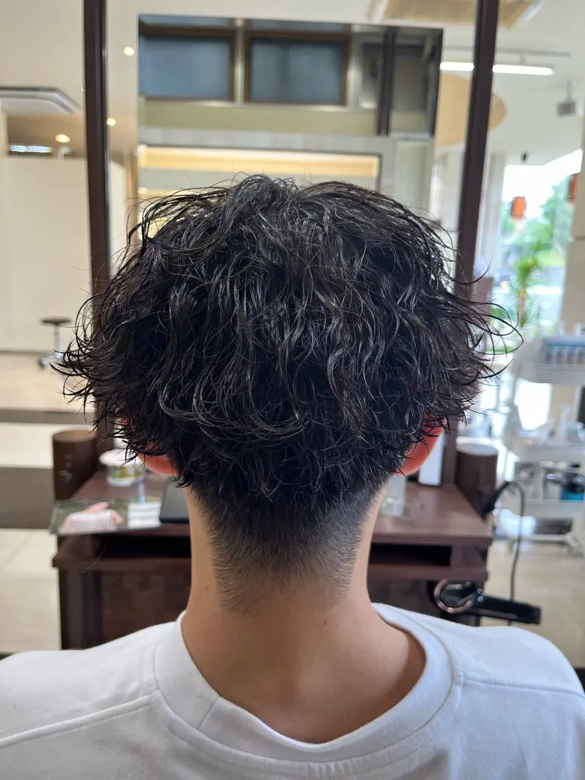 ショート パーマ メンズ マッシュ メンズパーマ 刈り上げ 波巻きパーマ スパイラルパーマ 🧊メンズ特化🧊 高木航希のヘアスタイル
