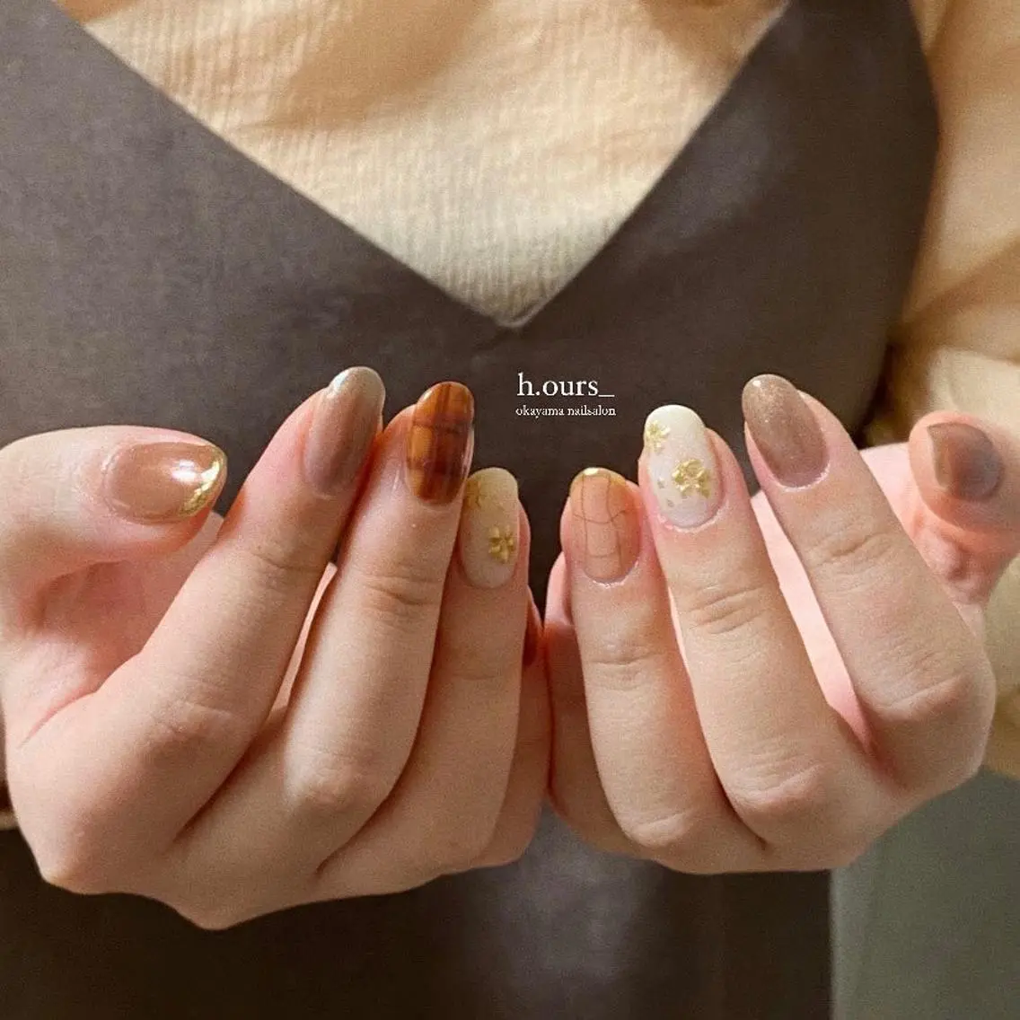 ネイル ブラウン ニュアンスネイル シンプルネイル ハンドネイル h.ours _のネイルデザイン