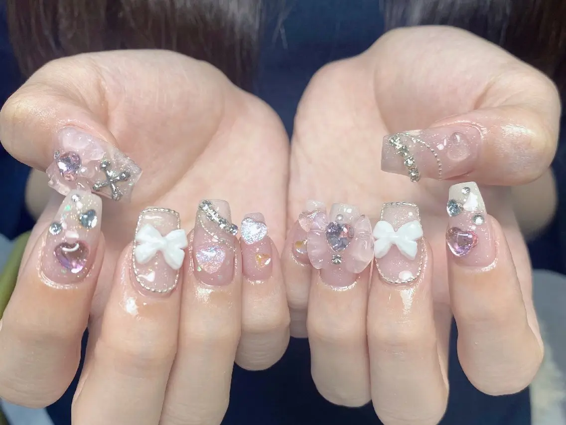 ネイル 長さ出し キラキラネイル 持ち込み リボン スカルプネイル ハンドネイル UM Nail Salonのネイルデザイン