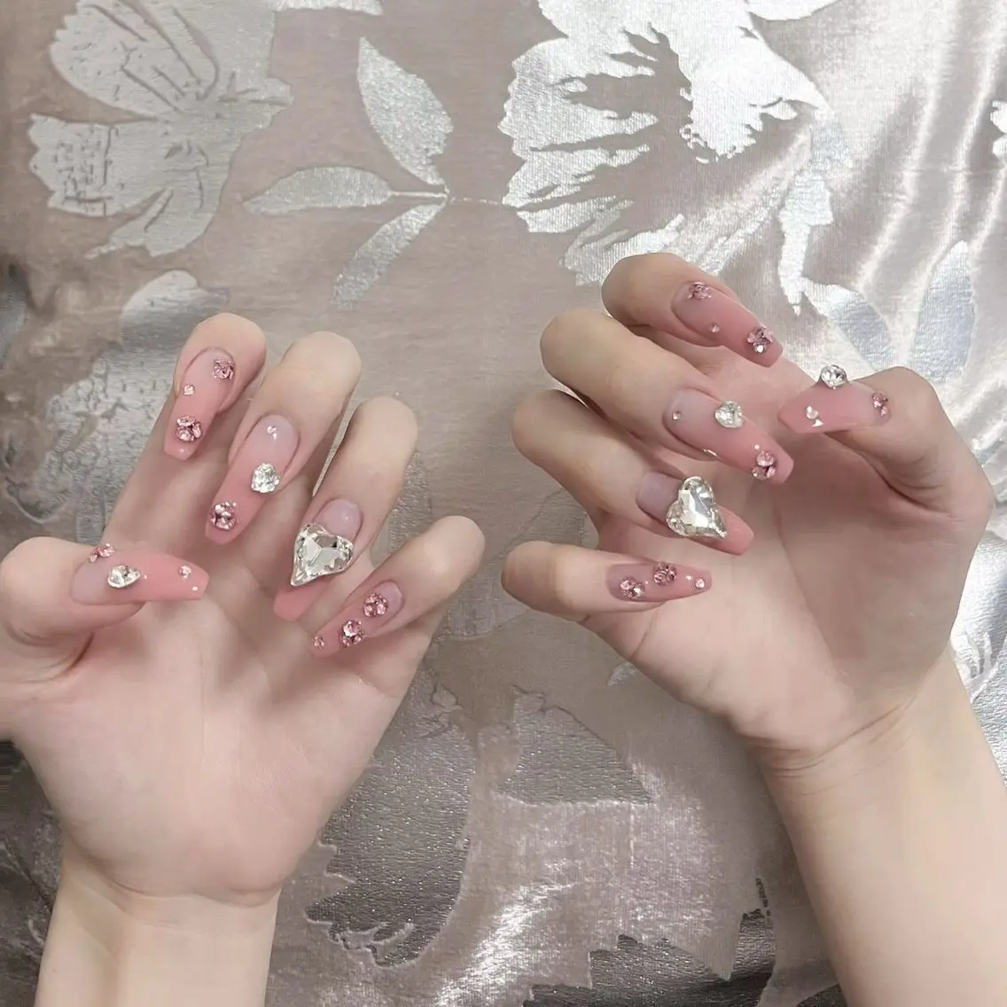 ネイル フレンチネイル ジェルネイル キラキラネイル 韓国ネイル マグネットネイル Julli NailStudioのネイルデザイン