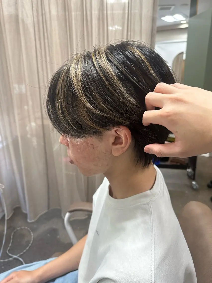 ミディアム メンズ メンズバレイヤージュ メンズハイライト ハイライト レイヤーカット カット ヘアカラー トリートメント TELA HAIR 副代表RIKUのヘアスタイル