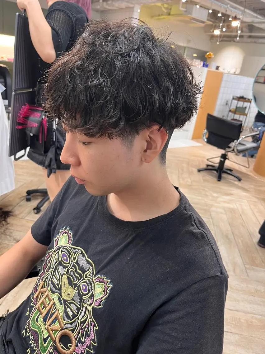パーマ メンズ マッシュ メンズパーマ 波巻きパーマ カット パーマ 縮毛/パーマ/カラー LUVISM佐藤里咲のヘアスタイル