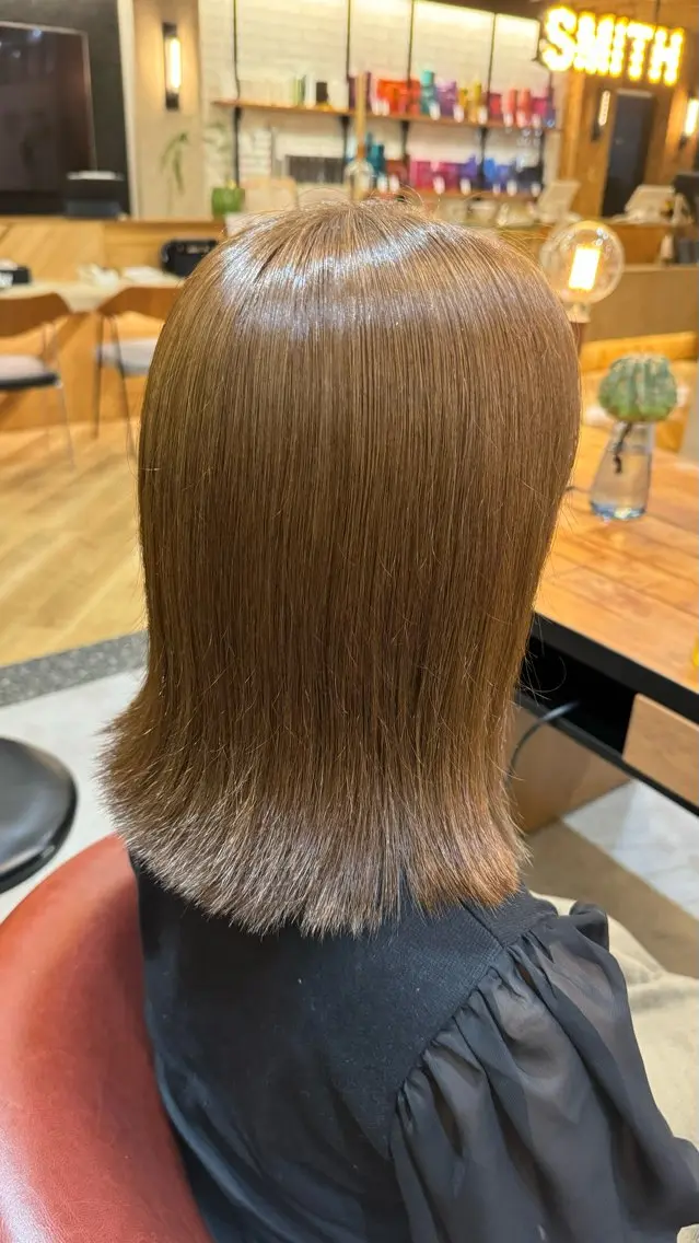 ミディアム アッシュ 今井 光のヘアスタイル