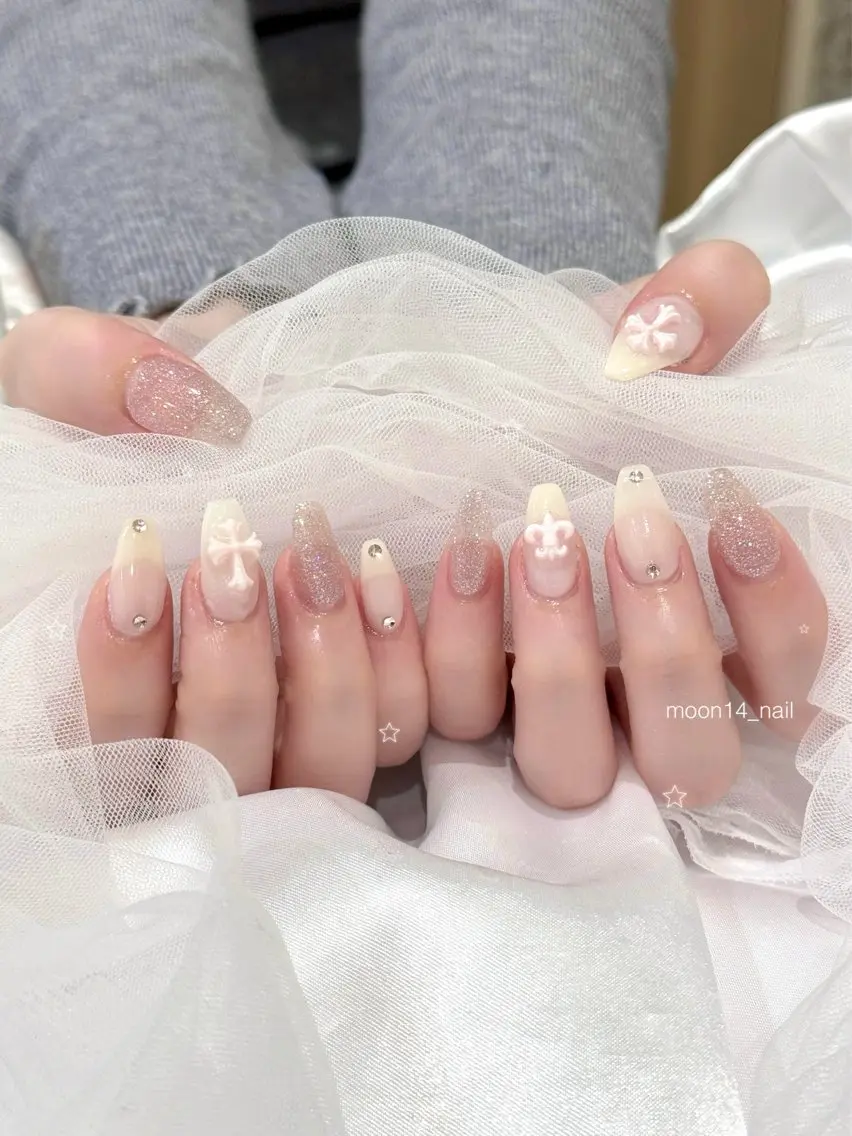 ネイル フラッシュネイル ジェルネイル キラキラネイル パラジェル ピンク ハンドネイル natsuki 💫のネイルデザイン