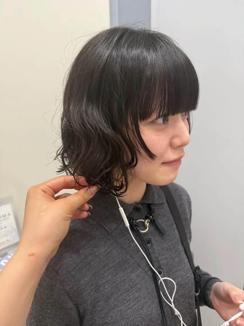 ミディアム パーマ ミディアムパーマ ボブ 似合わせカット カット パーマ 杏華レイヤー/ パーマ/ハイトーンのヘアスタイル