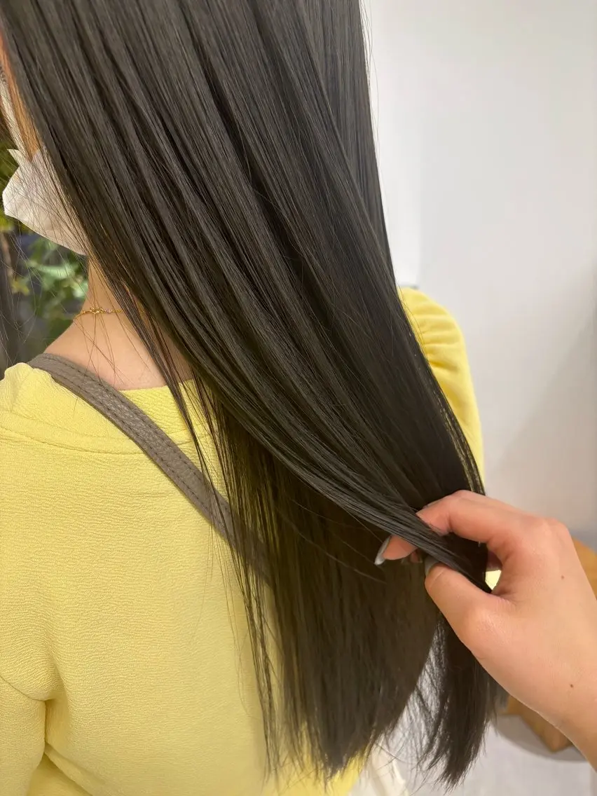 カラー なのは\透け感カラー \レイヤーカットのヘアスタイル