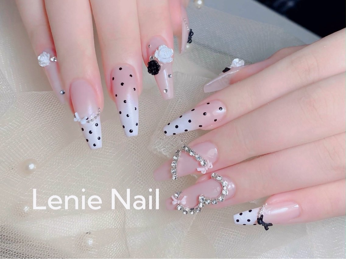 ネイル チークネイル 長さ出し フラッシュネイル フレンチネイル グラデーション ハンドネイル Lenie Nail Salonのネイルデザイン