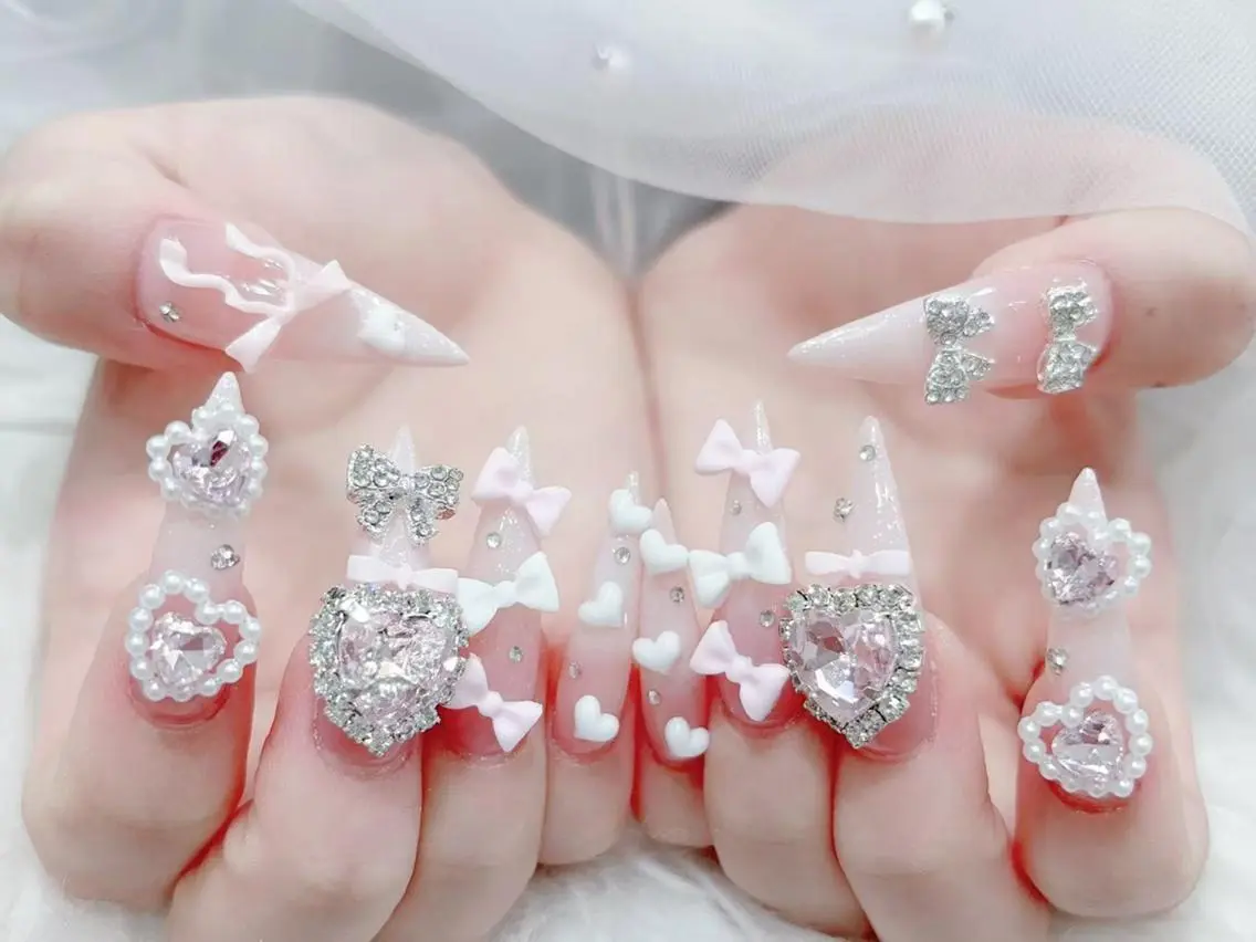 ネイル 長さ出し キラキラネイル 韓国ネイル ロングネイル 持ち込み ハンドネイル ハンドケア Akira✨ nailのネイルデザイン