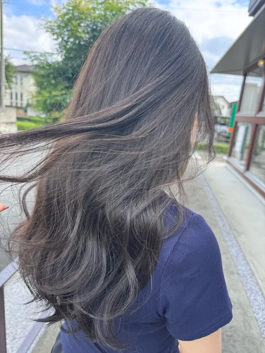 ロング ヘアカラー emusalon erinaのヘアスタイル