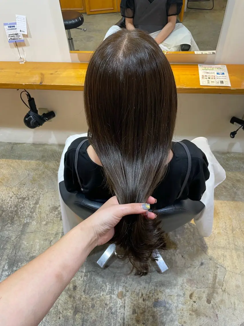 セミロング カラー カット ヘアカラー トリートメント MIOベージュカラー 柔らかいカラーのヘアスタイル