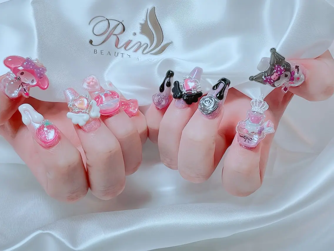 ネイル チークネイル フレンチネイル ガラスフレンチ グラデーション キラキラネイル ハンドネイル Rin Nail 新大久保店のネイルデザイン