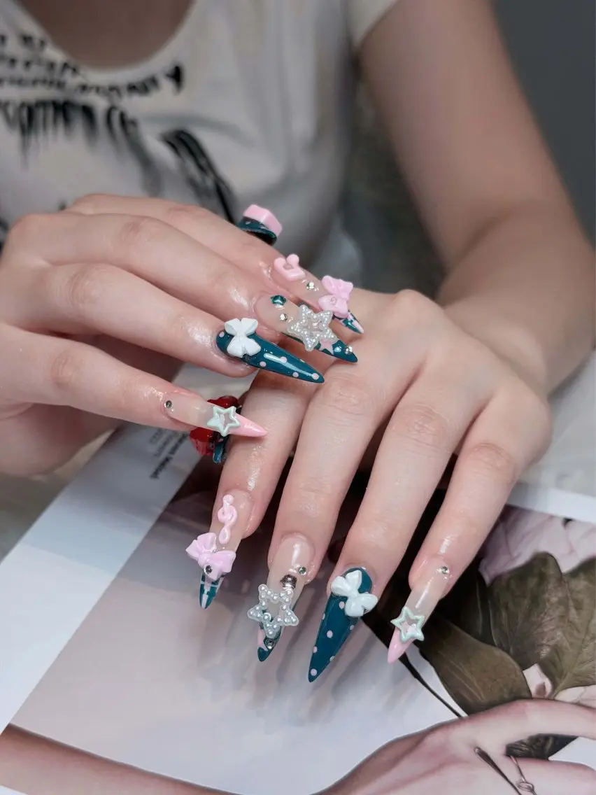 ネイル チークネイル ドット フレンチネイル グラデーション ハート ハンドネイル ハンドケア Eli Muse 新宿ネイルのネイルデザイン