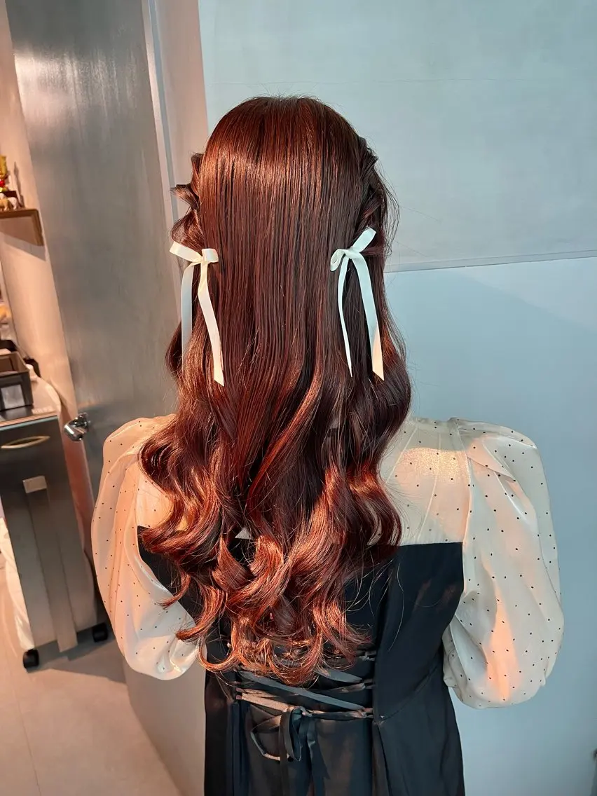 ロング 卒業式のヘアスタイル 韓国風ヘア 浴衣 推し活アレンジ🎀艶 カラー🫧nanoのヘアスタイル