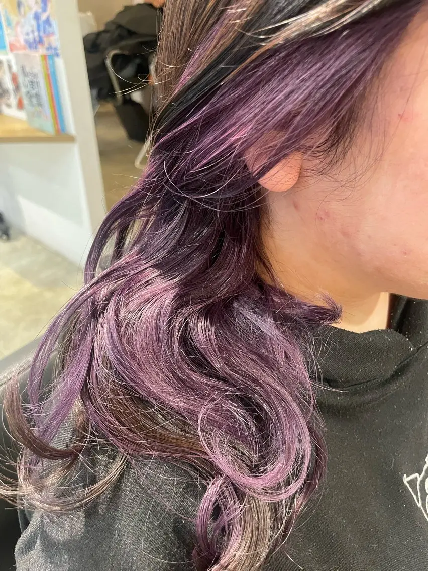 セミロング カラー インナーカラー 推し ブリーチ  髪質改善のヘアスタイル