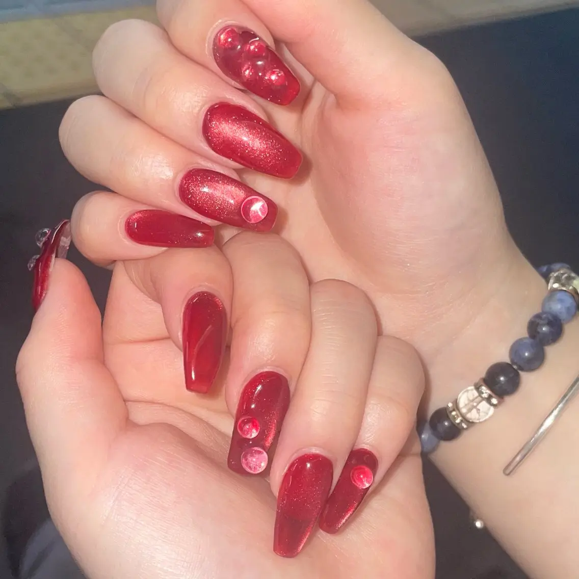ネイル クリアネイル マグネットネイル 赤色 ハンドネイル 🦋hana / nail / AOのネイルデザイン