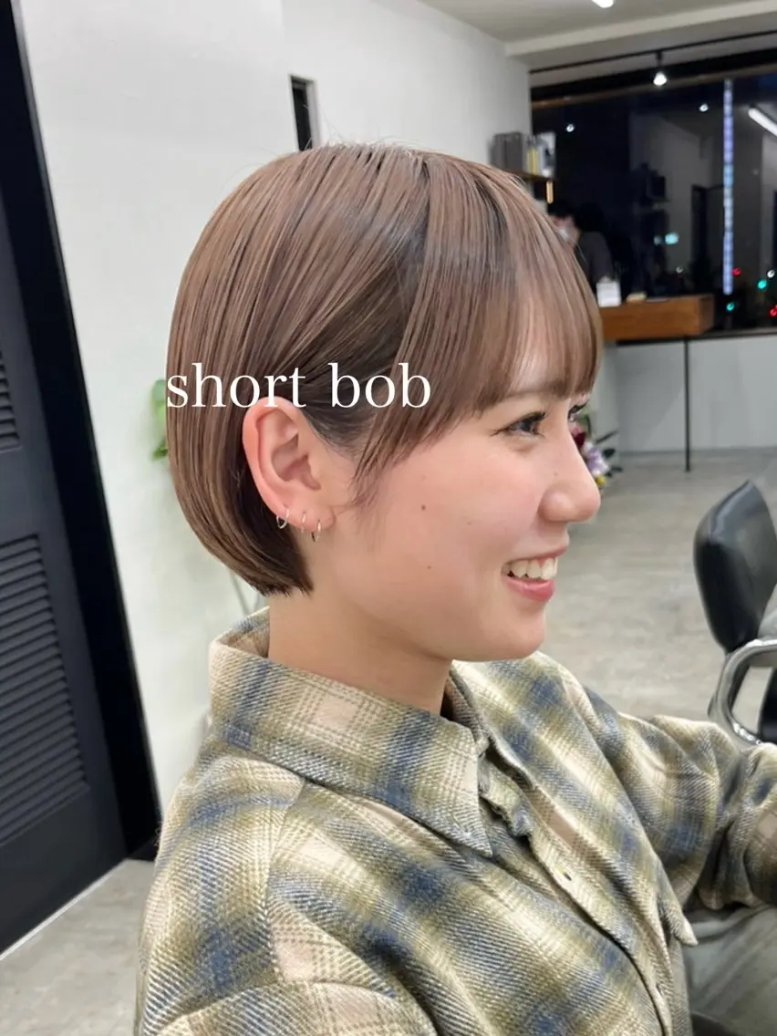 ショート カラー 切りっぱなしボブ ショートボブ ハンサムショート ベージュカラー ブリーチ カット ヘアカラー トリートメント 初めてのショート お任せください✂️のヘアスタイル