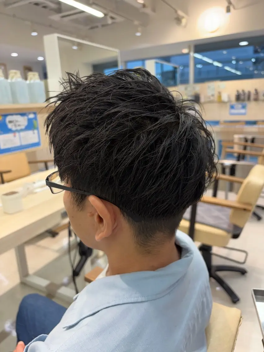 メンズ アップバング フェザーパーマ メンズパーマ 学生（メンズ向け） スパイキーショート カット スパイキーショート/ 短髪パーマ特化のヘアスタイル