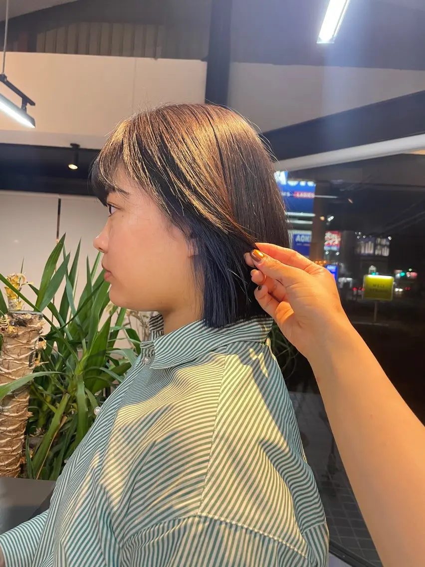 ショート カラー ブリーチ ブルーカラー マキノ キョウカのヘアスタイル