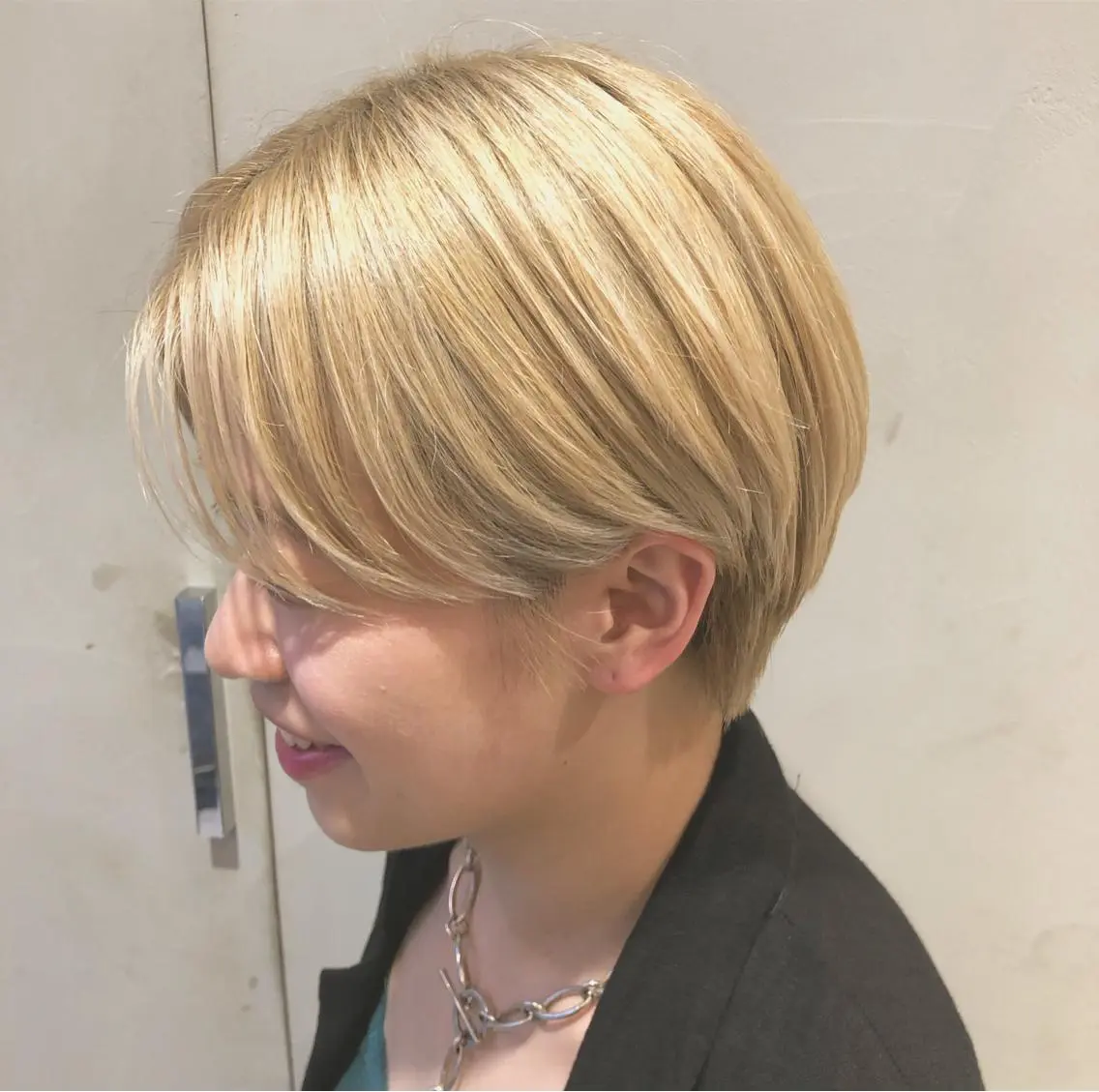 ショート カット 荒木 依莉亜のヘアスタイル