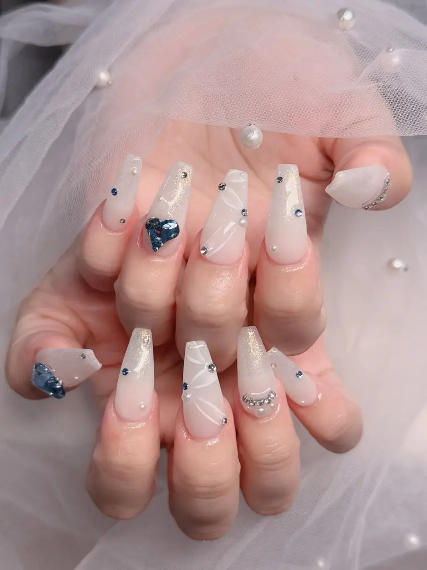 ネイル フレンチネイル ジェルネイル ガラスフレンチ ハロウィン ハート H.baby Nail Salonのネイルデザイン