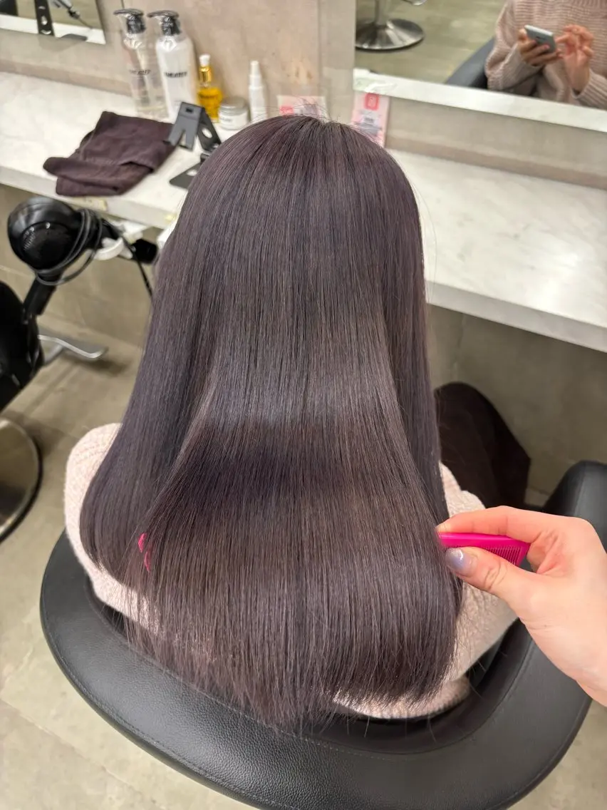 ロング カラー 抜け感レイヤー︴ ニュアンスカラーのヘアスタイル