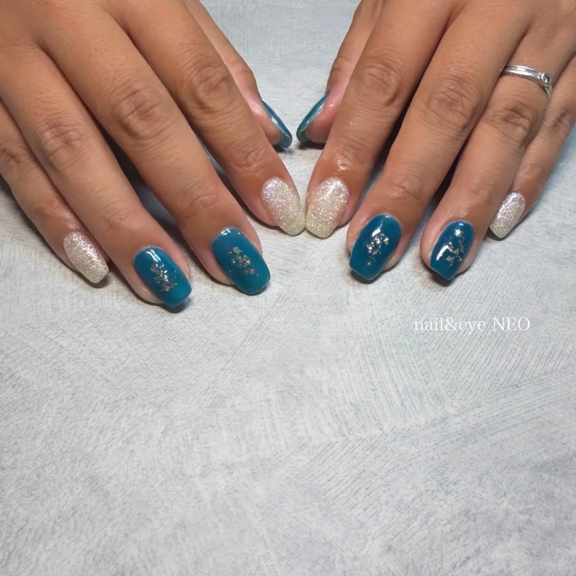 ネイル ブルー キラキラネイル ラメ(グリッター) シンプルネイル nail_Neo. Maiのネイルデザイン