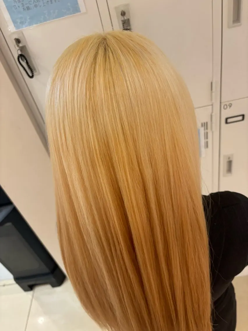 ロング カラー ヘアアレンジ ブリーチ ヘアカラー ミドウチ アヤカのヘアスタイル